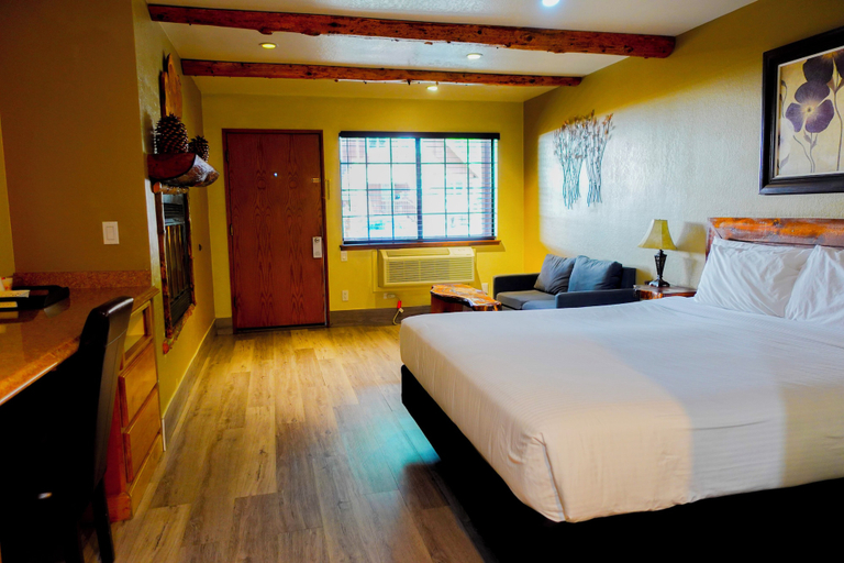 Bedroom 3, Sleepy Hollow Cabins and Hotel, San Bernardino
