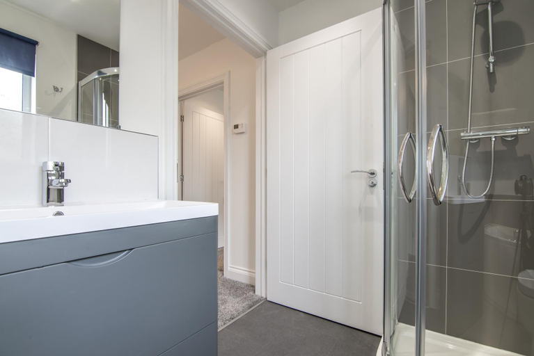 Bathroom 3, Martello View - 3 Bedroom Holiday Home - Llanreath, Pembrokeshire