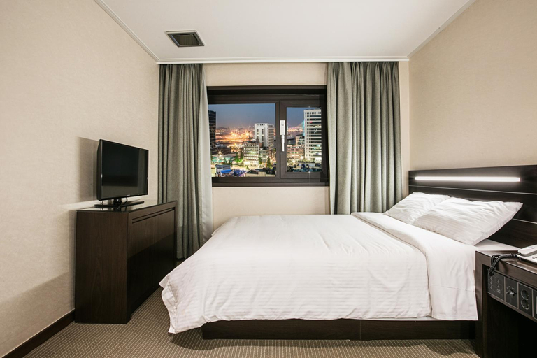 Bedroom 16