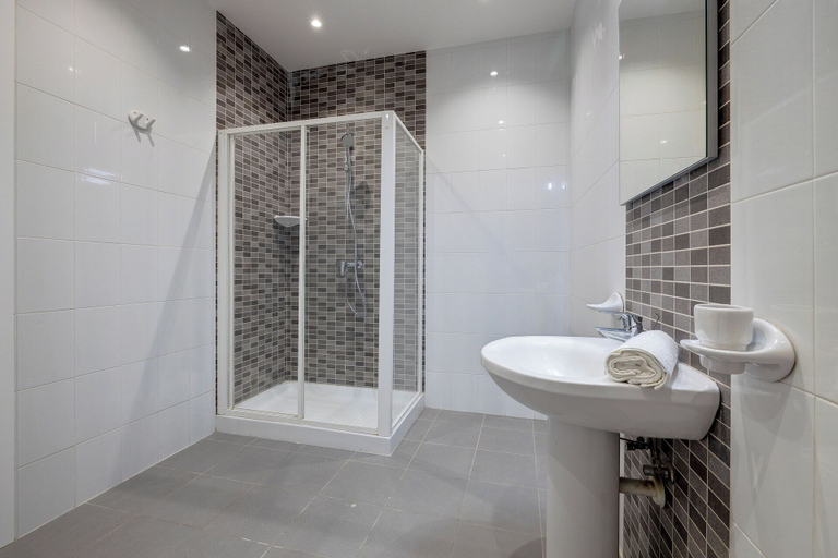 Bathroom 4, Premier Seafront Living: Ultra-luxury in Sliema