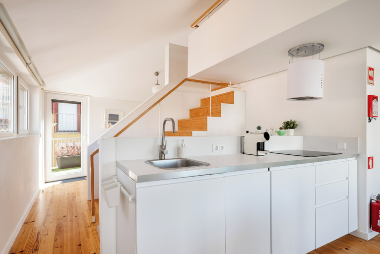 Others 4, Flora5 flora Apartments, Duplex w/ Balcony +AC, Porto