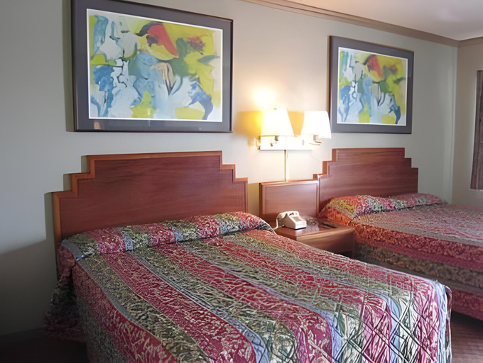 Bedroom 2, Kings Rest Motel, Kings