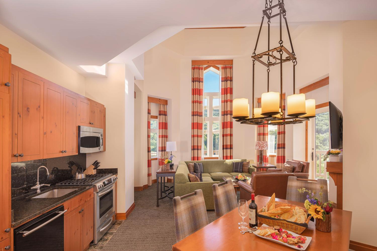 Dining Room 9