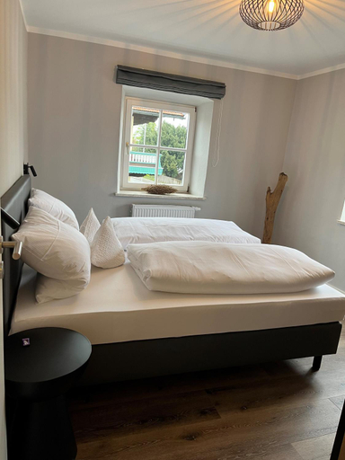 Bedroom 3, Hotel zur Sonne, Rosenheim