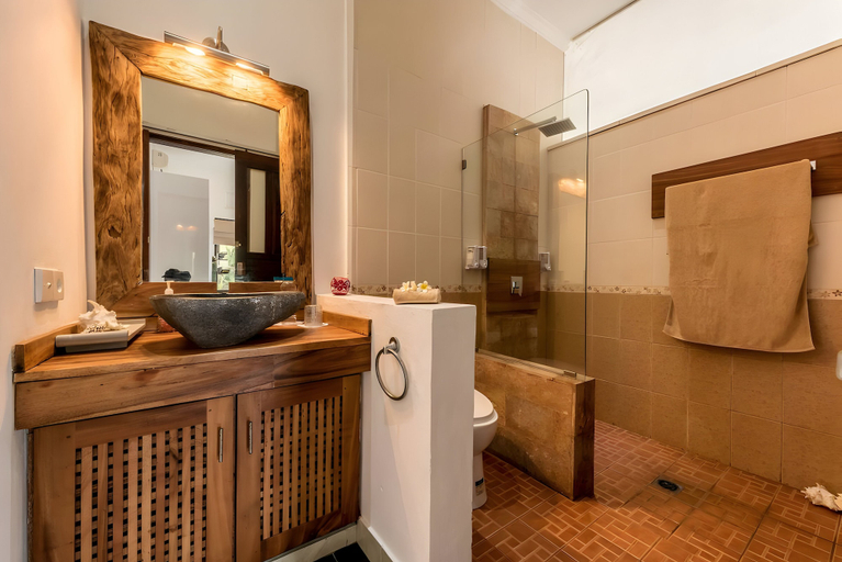 Bathroom 3, Villa Panda Seminyak Next to KU DE TA, Badung