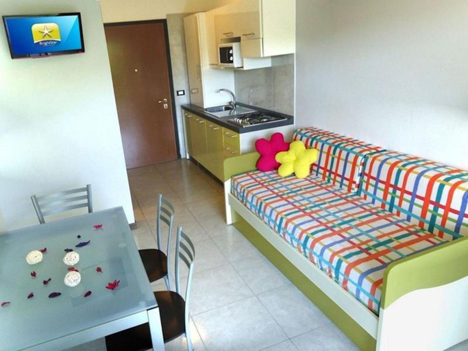 Bedroom 2, Colorful apartment with pool by Beahost Rentals, Venezia