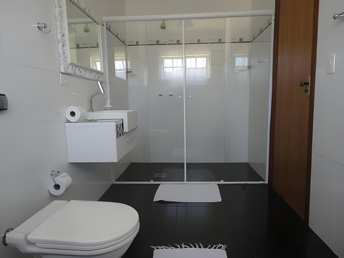 Bathroom 3, Pousada Banzay, Parati