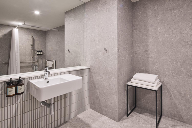 Bathroom 5, Hotel Alba Adelaide, Adelaide