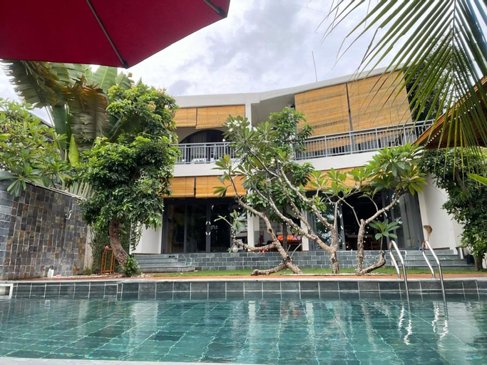 Swimming Pool 8