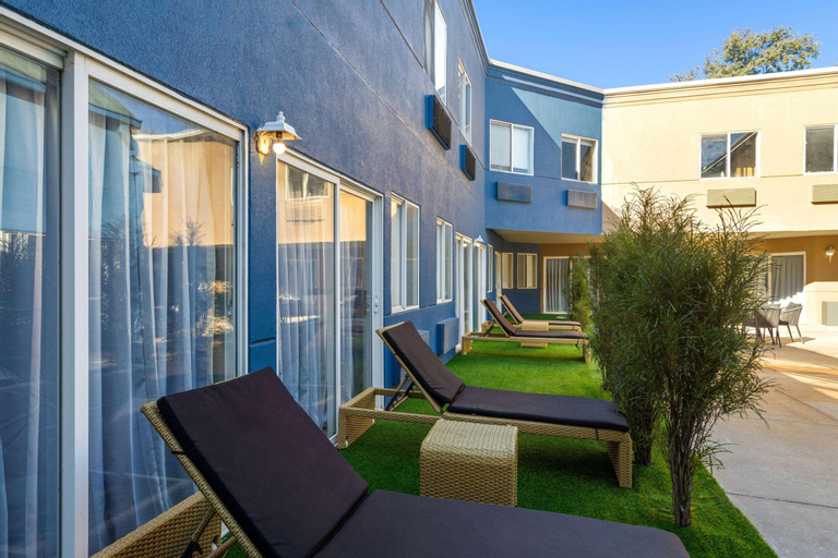 Exterior & Views 25