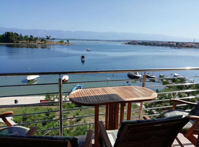 Others 5, Guest House Burela, Nin