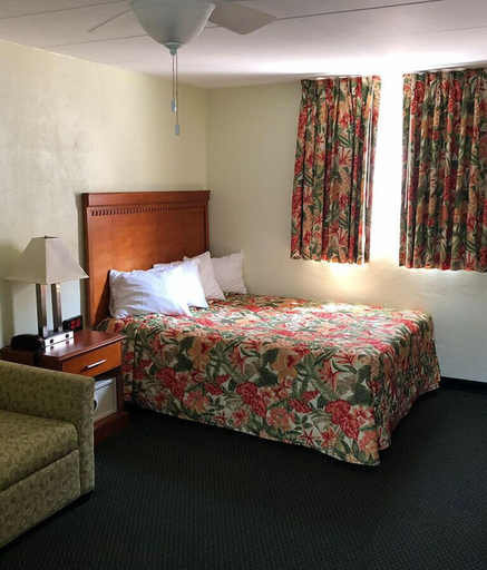 Bedroom 2, Relax Inn, New Castle
