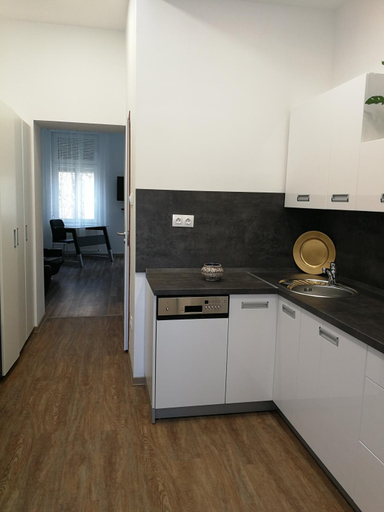 Others 3, Class Apartment, Szeged