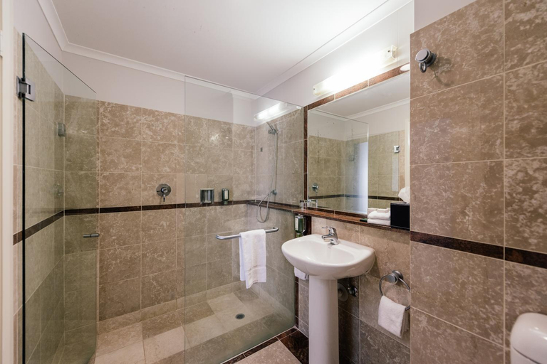 Bathroom 16