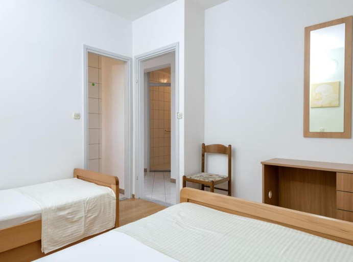 Bedroom 2, Dolac Green Side Apartments, Jelsa