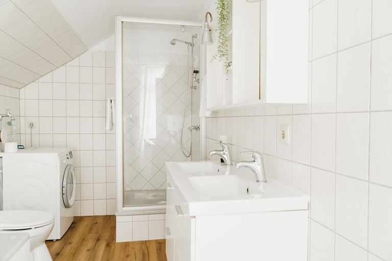 Bathroom 5, 360 Grad Hotel & Bar, Leer