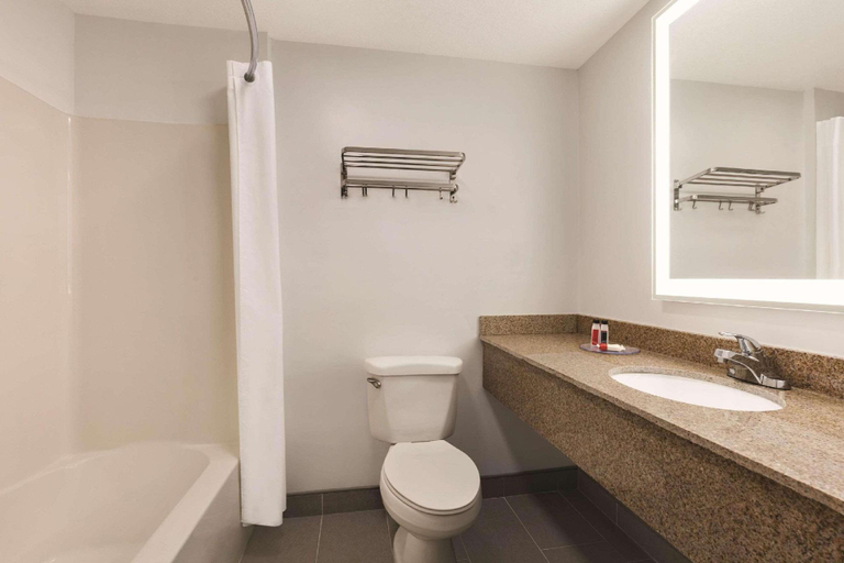 Bathroom 14