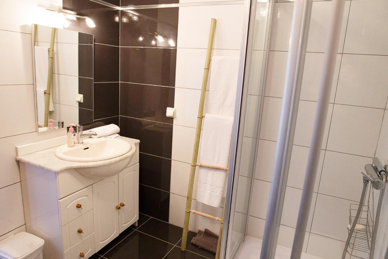 Bathroom 2, Casa do Prado, Mirandela
