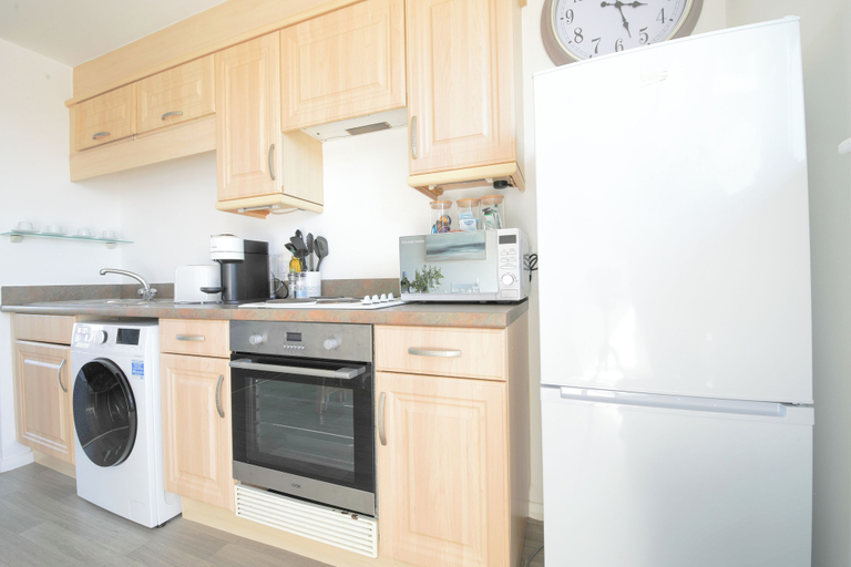 Others 5, 2 Bed Apartment Overlooking Water, Cardiff