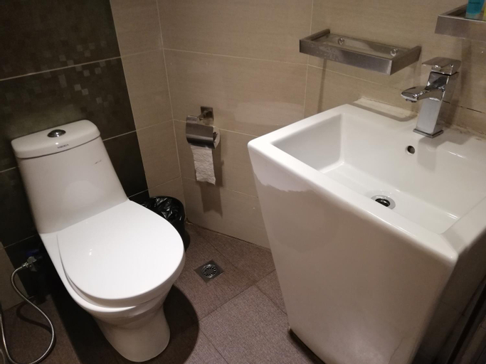 Bathroom 7