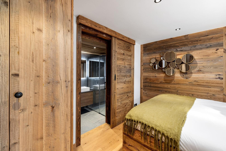 Bedroom 2, Chalet Le Reve Cinema Room Jacuzzi, Martigny