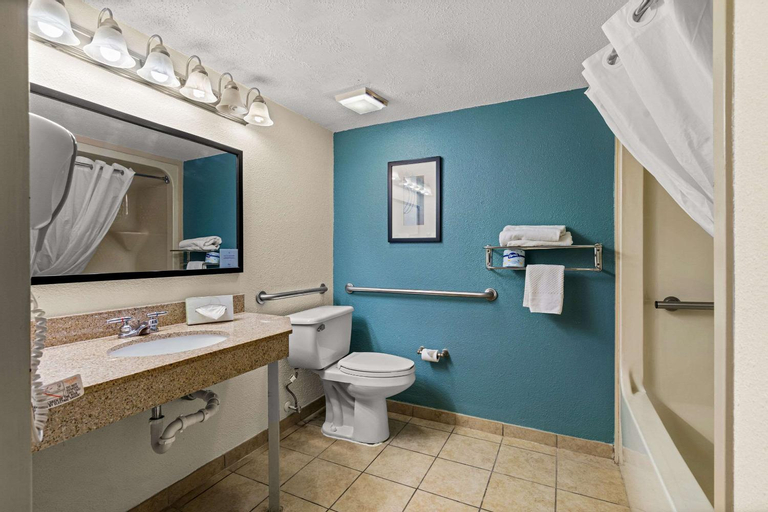 Bathroom 14