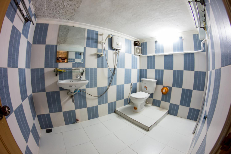 Bathroom 3, Diamond Palace II, Phnom Penh