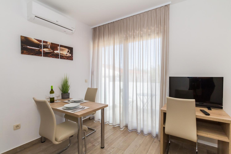 Others 3, Villa Astoria, Biograd na Moru