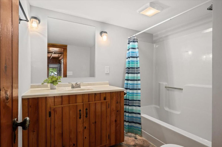Bathroom 4, Beach Bum West-O Cabins, Worcester