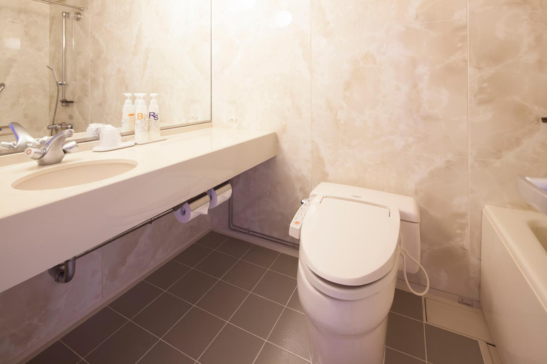 Bathroom 16