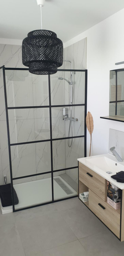 Bathroom 5, Les Suites du XV, Hérault