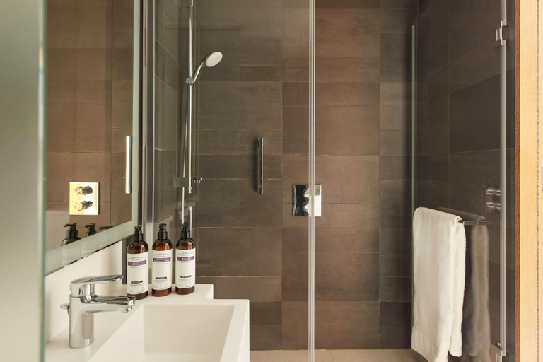 Bathroom 18