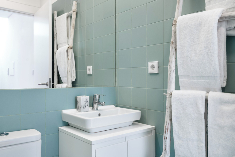 Bathroom 2, Sbra02 Charming and Modern Loft, Porto
