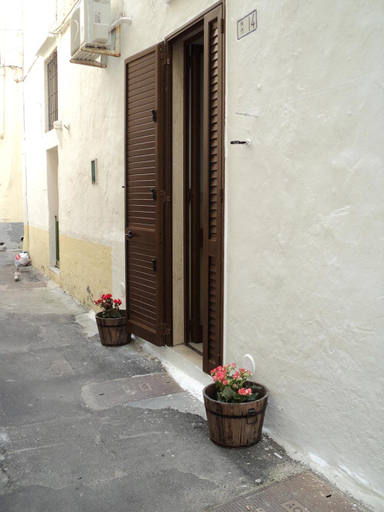 Others 4, Monolocale Palmieri, Lecce