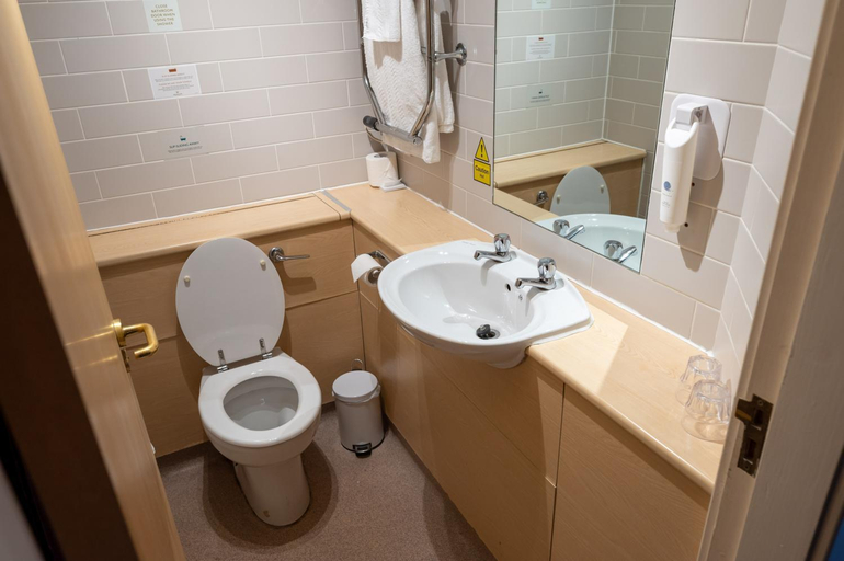 Bathroom 4, The Fernhurst by Greene King Inns, Blackburn with Darwen