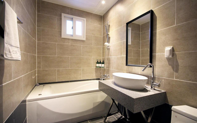 Bathroom, Changwon Masan No.25 Odong, Masan