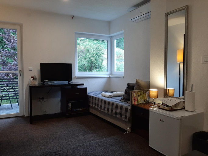 Others 4, Guesthouse Hill, Istočno Sarajevo