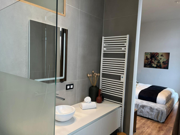 Bathroom 9