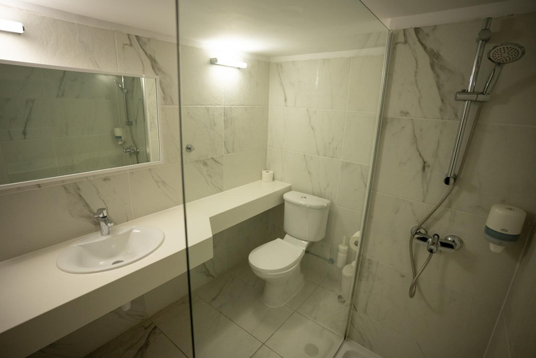 Bathroom 3, LIQUID HOTEL APARTMENTS