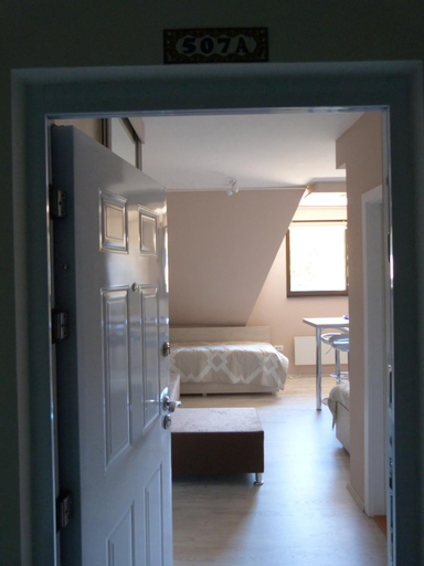 Others 4, Apartments Sia, Brus