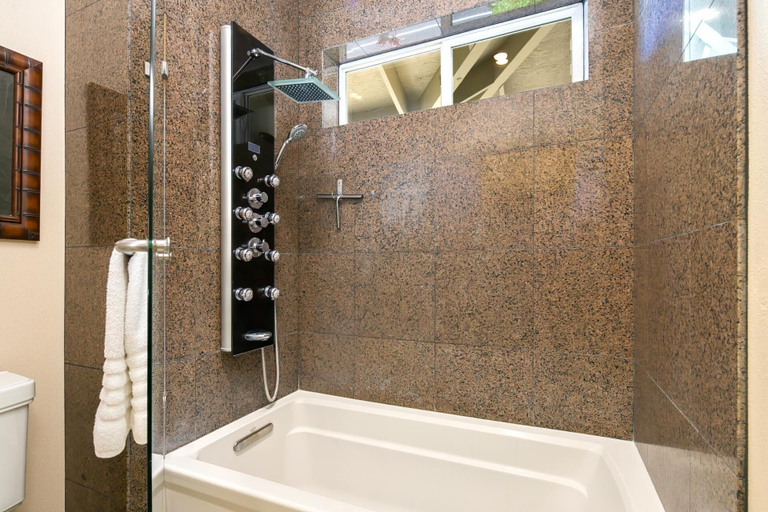 Bathroom 4, Hali'i Kai HLI 12A by KBM, Hawaii