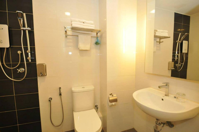Bathroom 4