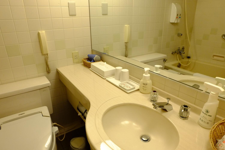 Bathroom 4, Kofu Kinenbi Hotel, Kōfu