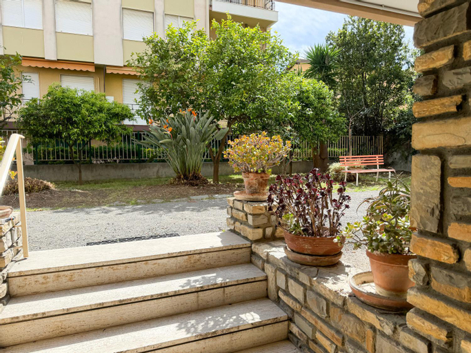 Casa Febo, in centro con parcheggio privato a 200 mt dal mare, Imperia