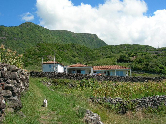 Others 2, Casa Atlantida - Sea front, Lajes das Flores