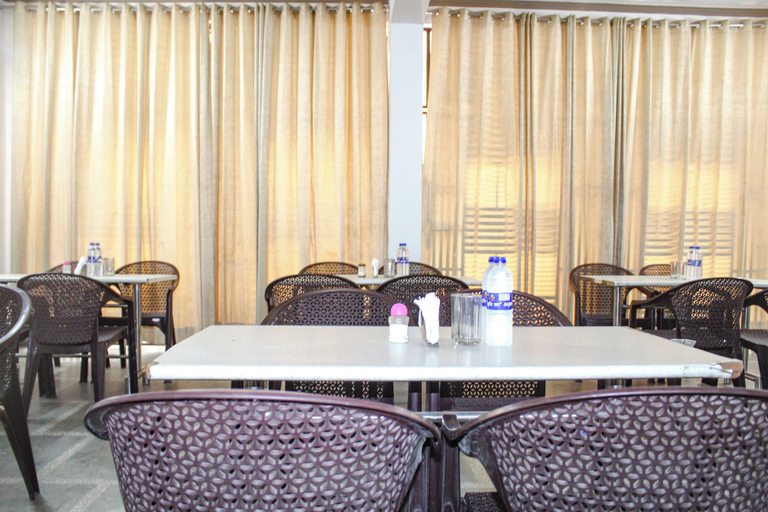 Food & Drinks 5, Hotel Dolphin Near IGI Airport, Delhi