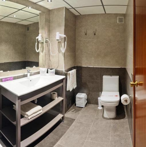 Bathroom 5, Hotel Port Eugeni, Tarragona