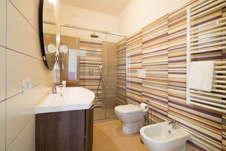 Bathroom 2, Poggiolivi Country House, Grosseto