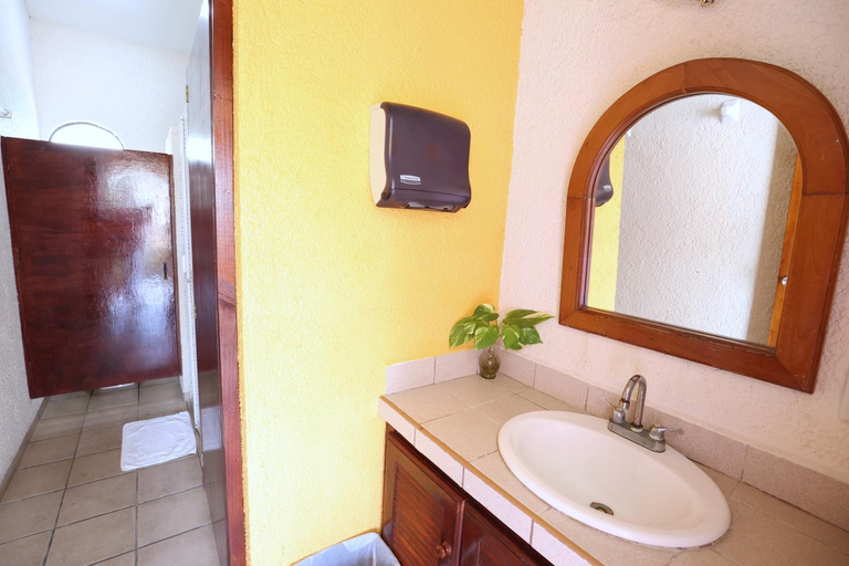 Bathroom 3, Hotel Bosque Caribe, 5th Av. Zone , Cozumel