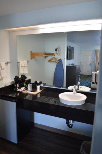 Bathroom 3, Brookings Inn Resort, Curry